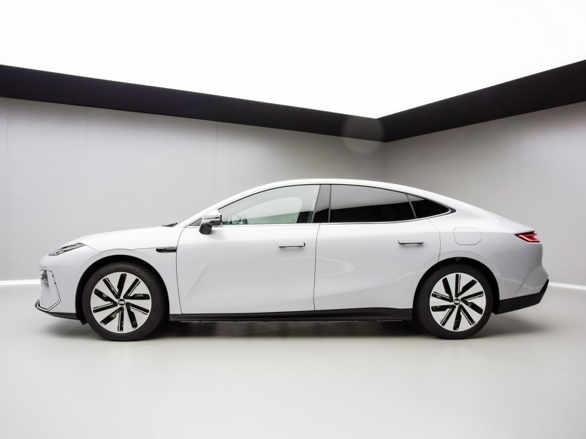 吉利银河E8来了，预售18.8万起，打脸大众？