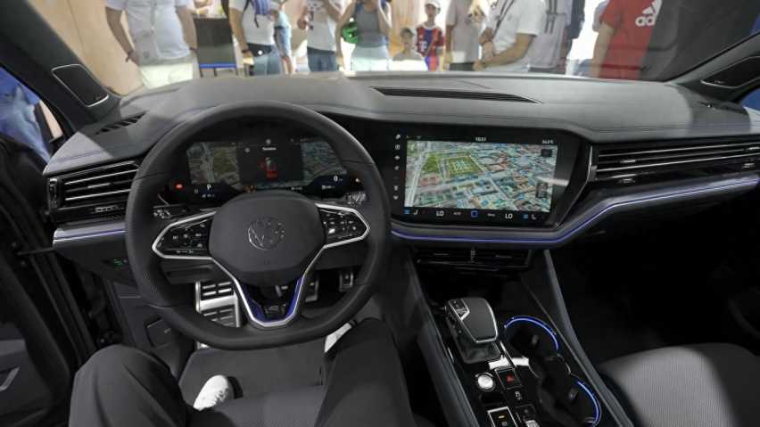 途锐也带R!新款大众途锐R实拍图发布,搭载3.0T六缸插混动力插图10 途锐也带R!新款大众途锐R实拍图发布,搭载3.0T六缸插混动力