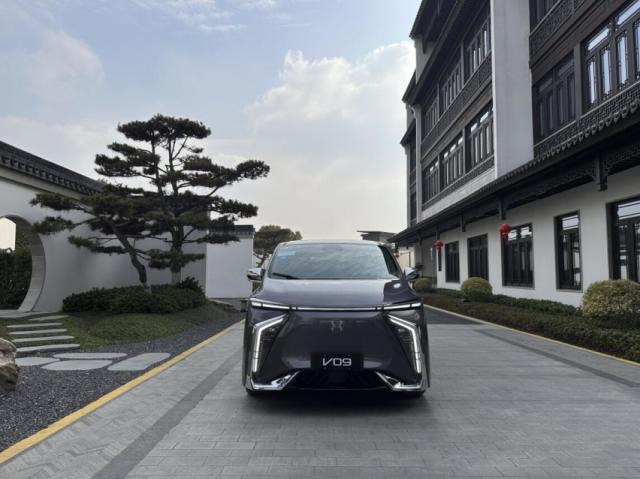 合创V09试驾:颜值“惹”路人追问,第二排“引”媒体酣然入睡插图 合创V09试驾:颜值“惹”路人追问,第二排“引”媒体酣然入睡插图