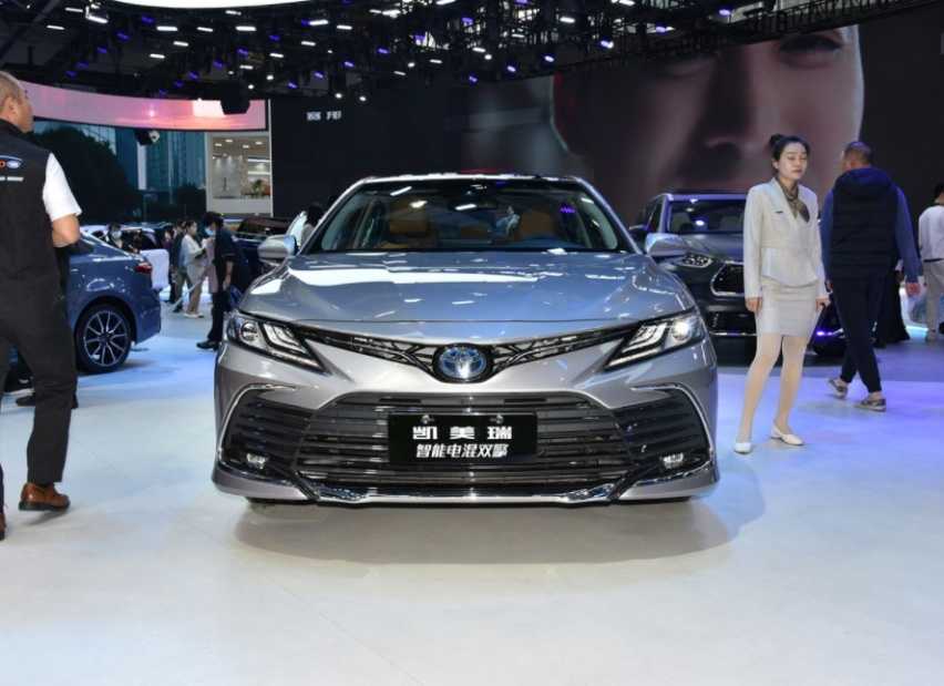 2023款凯美瑞双擎版，现优惠3.1万，多款车型如何挑选？