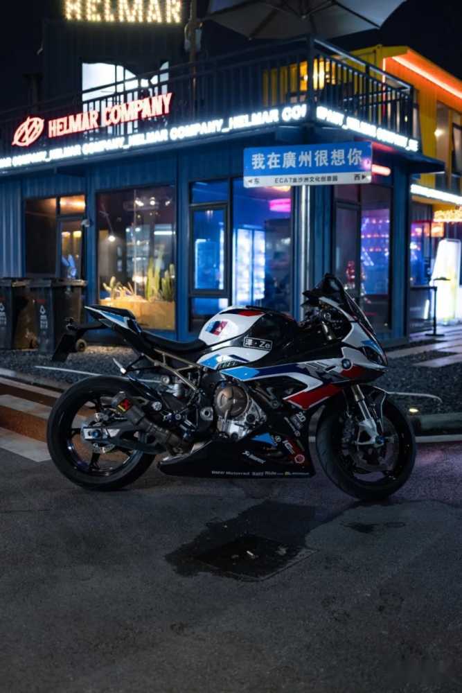 竞技走街范的宝马540i+宝马S1000 RR，这样的组合谁能不爱呢？