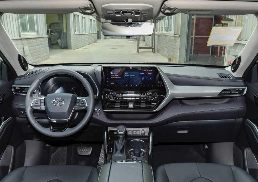 丰田亲民版“霸道”，大七座布局车长接近5米，搭载2.5L双擎+四驱