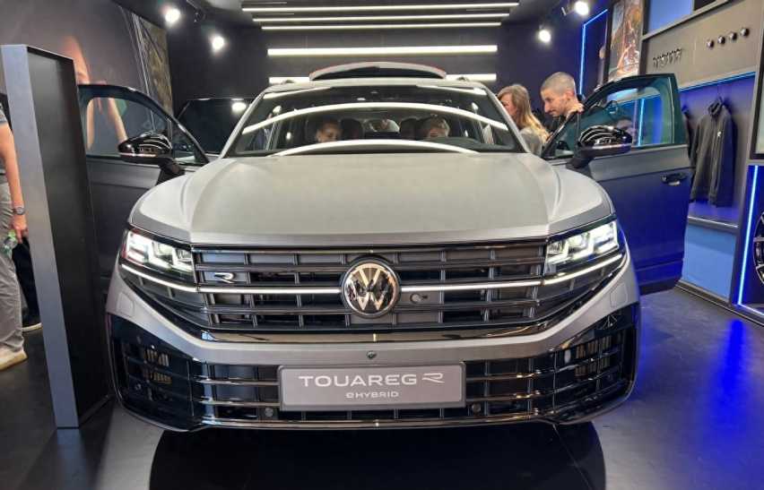 途锐也带R!新款大众途锐R实拍图发布,搭载3.0T六缸插混动力插图2 途锐也带R!新款大众途锐R实拍图发布,搭载3.0T六缸插混动力