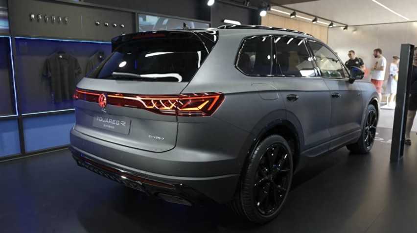 途锐也带R!新款大众途锐R实拍图发布,搭载3.0T六缸插混动力插图4 途锐也带R!新款大众途锐R实拍图发布,搭载3.0T六缸插混动力