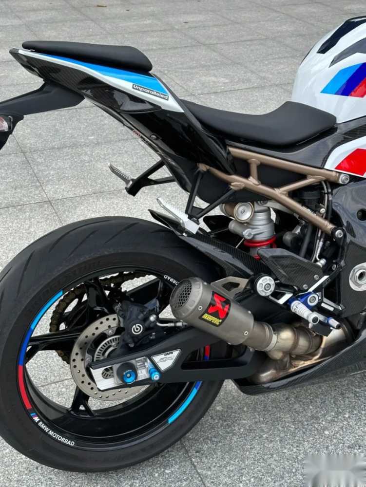 竞技走街范的宝马540i+宝马S1000 RR，这样的组合谁能不爱呢？