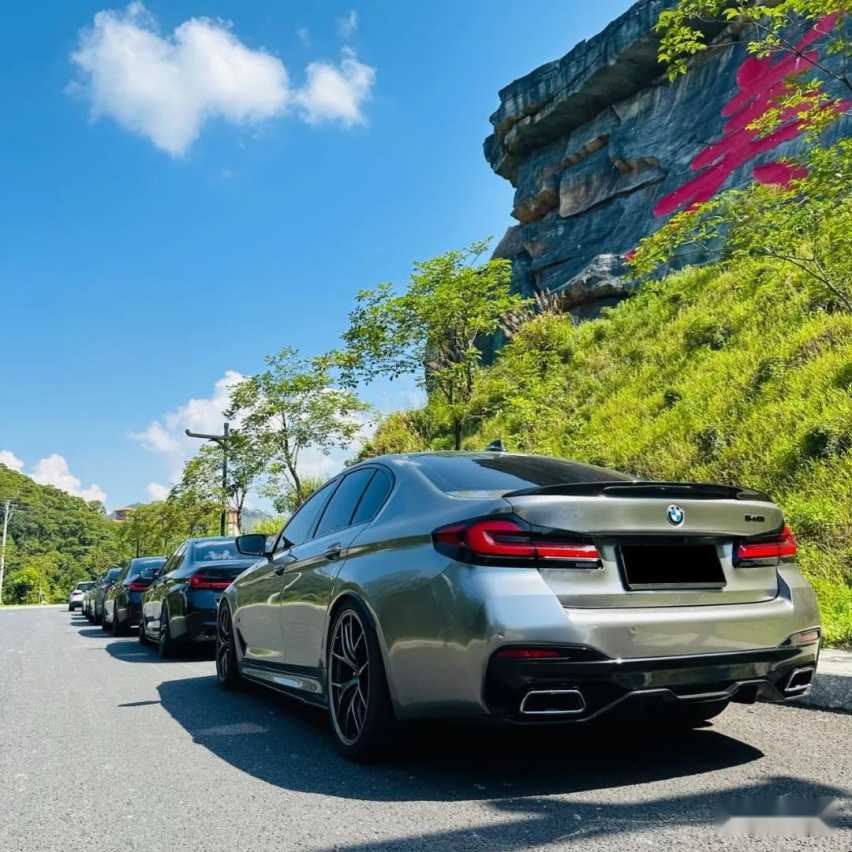 竞技走街范的宝马540i+宝马S1000 RR，这样的组合谁能不爱呢？