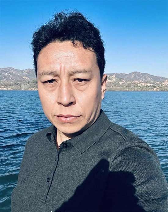 朋友圈闻会军是什么梗？为什么大家都在发闻神自拍