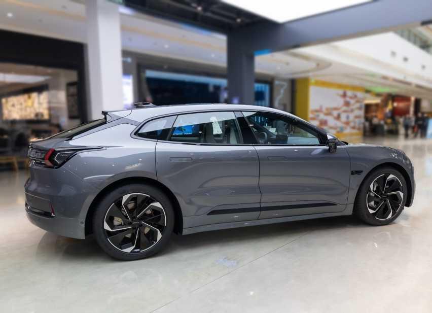 首款纯电续航达1032Km的掀背轿跑!轴距超3米配四电机,终身质保插图2 首款纯电续航达1032Km的掀背轿跑!轴距超3米配四电机,终身质保