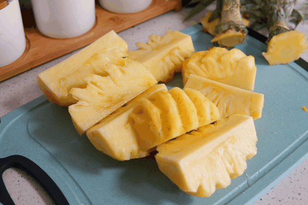 菠萝泡盐水用热水还是冷水好?菠萝泡盐水用温水还是凉水好