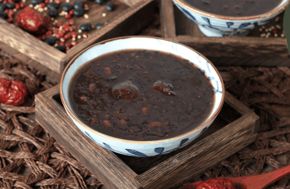 腊八粥煮出来是黑色的正常吗?腊八粥为什么是黑色的