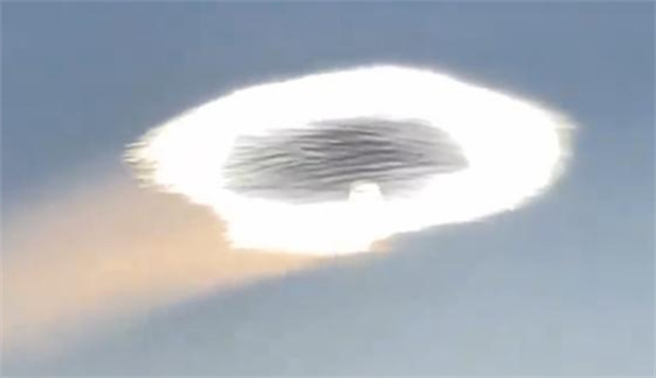 日本上空现神秘发光环状云 环状云是怎么产生的插图 日本上空现神秘发光环状云