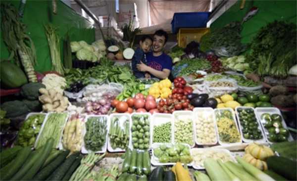 农民日报整版关注菜市场网红之路 网红菜市场背后是什么