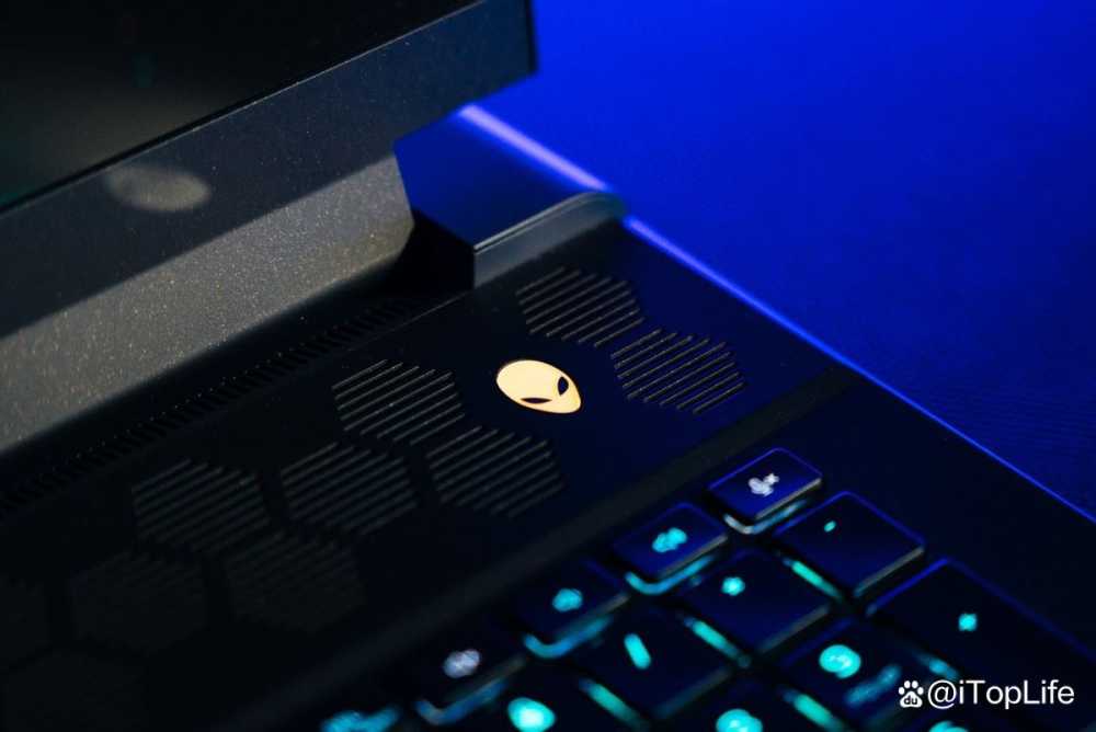 纯粹的性能猛兽 ALIENWARE外星人M18笔记本全面评测插图7 纯粹的性能猛兽 ALIENWARE外星人M18笔记本全面评测插图7