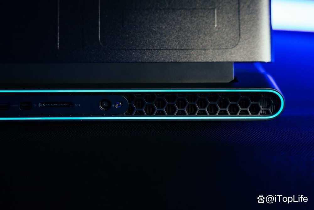 纯粹的性能猛兽 ALIENWARE外星人M18笔记本全面评测插图15 纯粹的性能猛兽 ALIENWARE外星人M18笔记本全面评测插图15