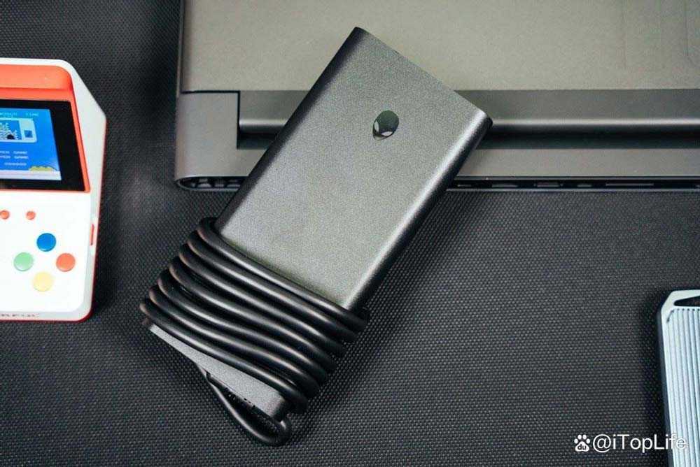 纯粹的性能猛兽 ALIENWARE外星人M18笔记本全面评测插图16 纯粹的性能猛兽 ALIENWARE外星人M18笔记本全面评测插图16