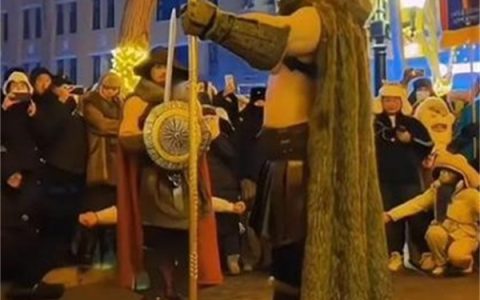 尔滨中央大街现古希腊军团 哈尔滨文旅很拼吗