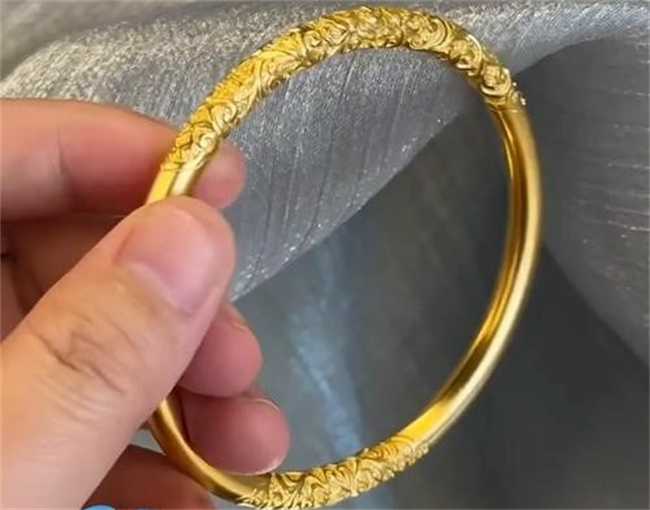 1岁半女孩金手镯在超市被撸走 金手镯丢了怎么找回来