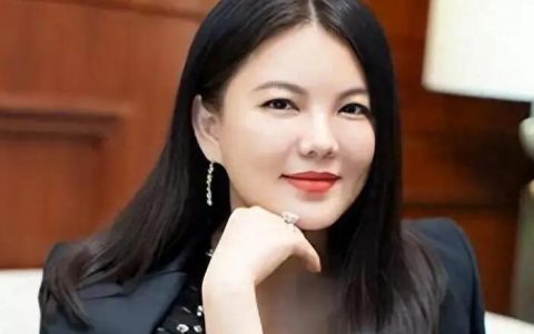 李湘1560元出售二手毛巾被吐槽 称是国外的品牌