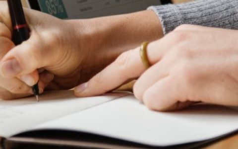 车贷要看夫妻双方征信吗 购车贷款还款日期可以改吗