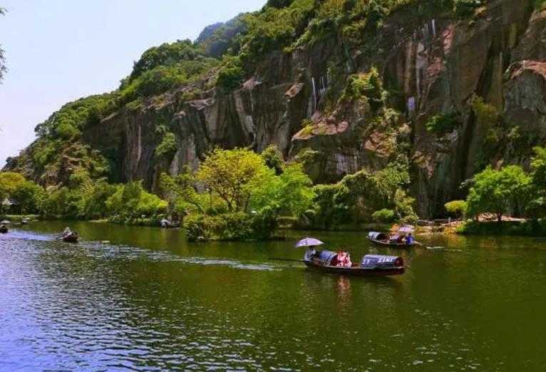 警方回应景区人员借扶人性骚扰游客 将会核实处理