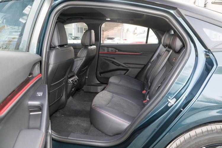 18.98万起售,比凯美瑞双擎还“省”的蒙迪欧来了插图5 18.98万起售,比凯美瑞双擎还“省”的蒙迪欧来了