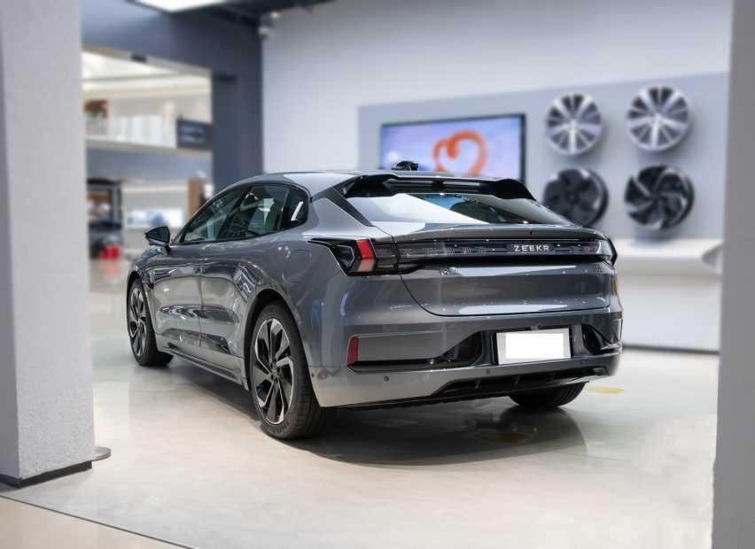 首款纯电续航达1032Km的掀背轿跑!轴距超3米配四电机,终身质保插图3 首款纯电续航达1032Km的掀背轿跑!轴距超3米配四电机,终身质保