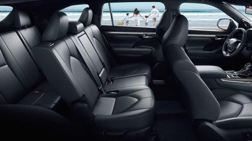 丰田皇冠陆放:5米级大七座SUV 奢享空间 双重动力 全擎来袭插图5 丰田皇冠陆放:5米级大七座SUV 奢享空间 双重动力 全擎来袭