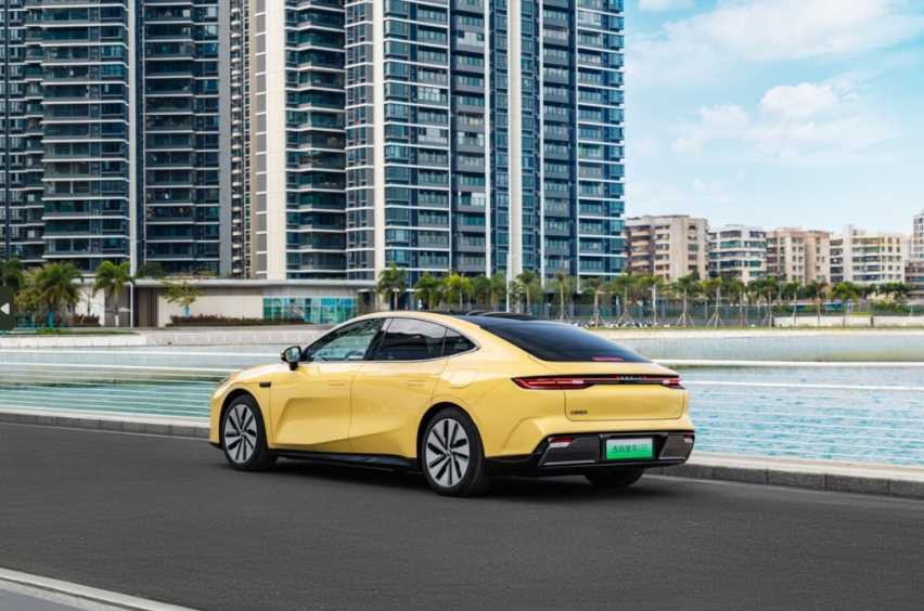 把8295芯片车型价格降到20万以内，只有吉利能做到？