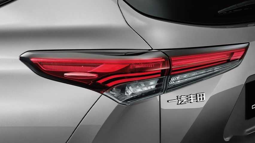 丰田皇冠陆放:5米级大七座SUV 奢享空间 双重动力 全擎来袭插图8 丰田皇冠陆放:5米级大七座SUV 奢享空间 双重动力 全擎来袭