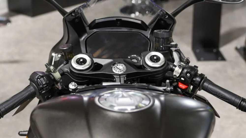 国产四缸跑车新王！赛921解析