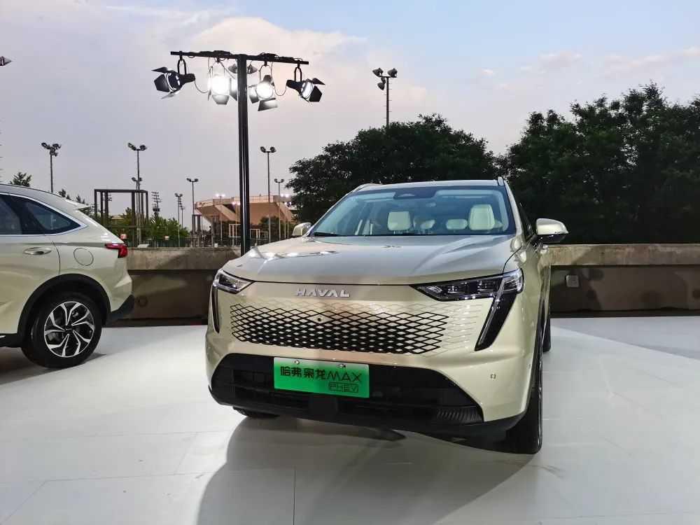 蔚来理想降3万清仓！开年就有8家车企坐不住了，最高降4.6万