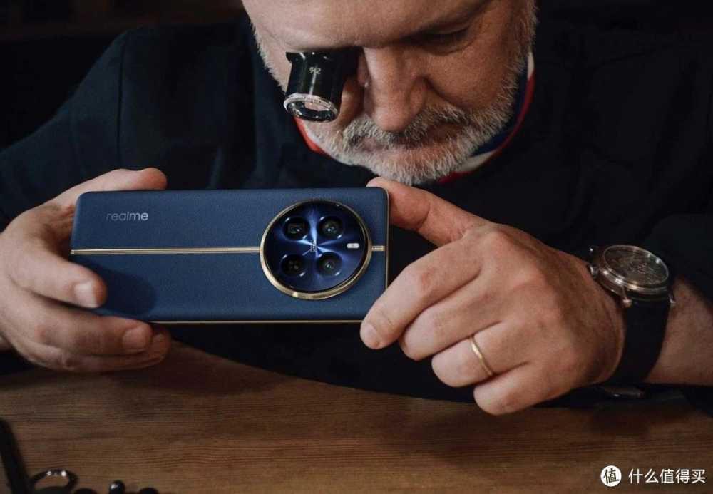 潜望镜下放到千元手机！真我12 Pro＋海外发布，国内或不足两千？