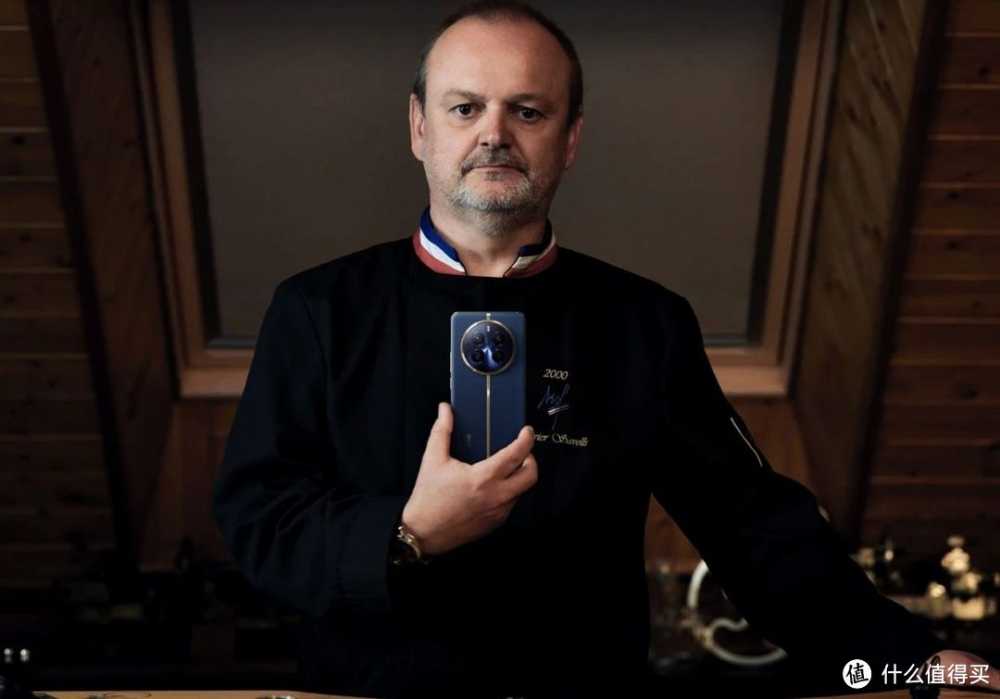 潜望镜下放到千元手机！真我12 Pro＋海外发布，国内或不足两千？