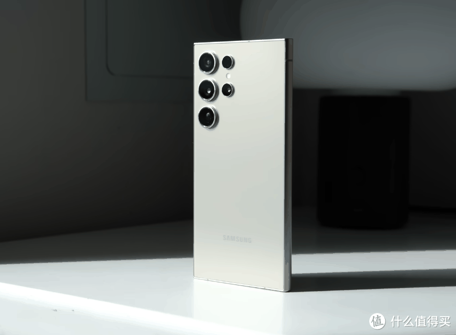 三星GalaxyS24UItra评测，更“直”也更强了，小贵但配得上机皇