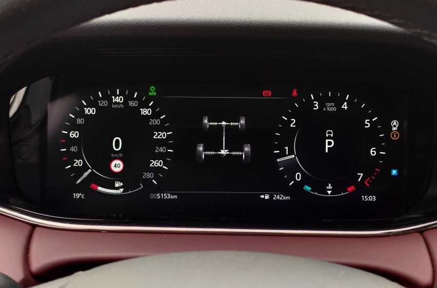 场地越野试驾路虎揽胜极光L,交叉轴滑轮组都无压力,出行好拍档插图5 场地越野试驾路虎揽胜极光L,交叉轴滑轮组都无压力,出行好拍档