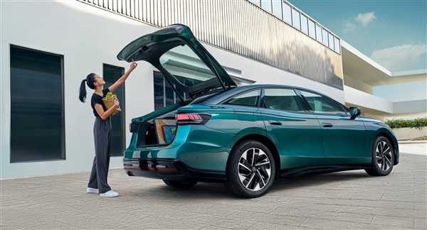 大掀背纯电轿跑，车长超迈腾，ID.7 VIZZION入门不到23万插图1