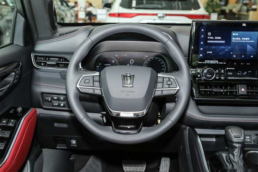 丰田皇冠陆放:5米级大七座SUV 奢享空间 双重动力 全擎来袭插图11 丰田皇冠陆放:5米级大七座SUV 奢享空间 双重动力 全擎来袭