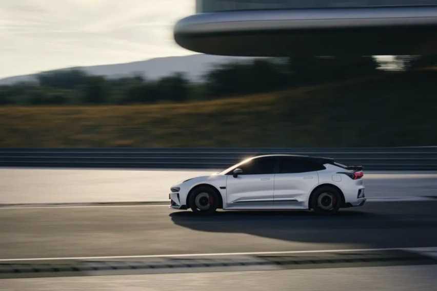 花76.8万买极氪001 FR 打款前这些需要先了解