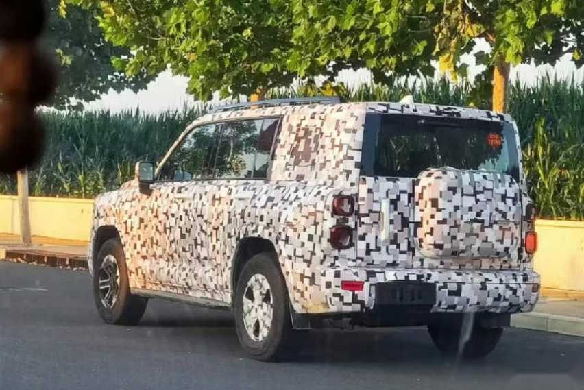 方盒子越野车再上新！新哈弗H9曝光，2.4T+9AT插图6