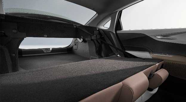 十万级国产车的对决“长安启源A05”VS“秦PLUS”