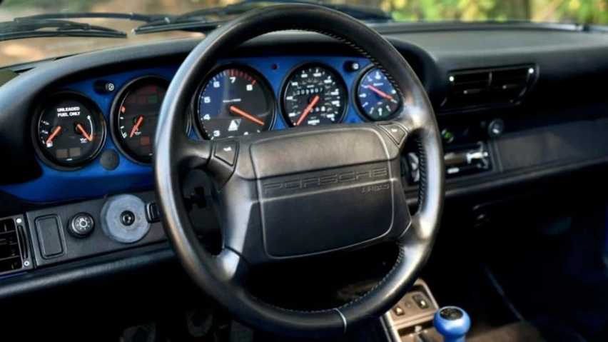 全世界15辆的轻量化超跑!1994年保时捷911插图15