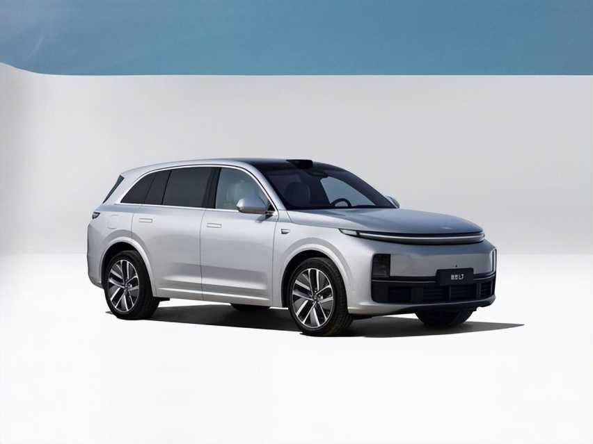 不愧是一个模子造出来的，理想算是把套娃玩明白了