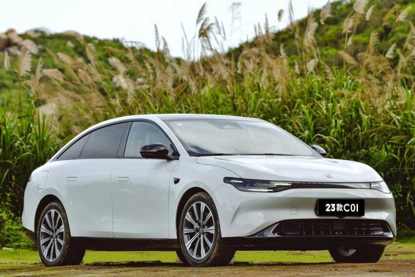 中大型纯电轿车大PK,银河E8能否挑战零跑C01?插图 中大型纯电轿车大PK,银河E8能否挑战零跑C01?