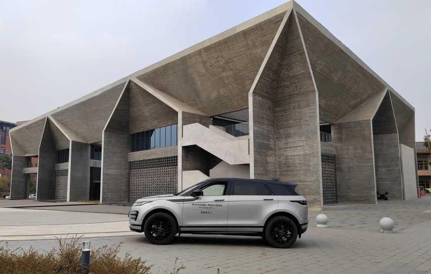 场地越野试驾路虎揽胜极光L,交叉轴滑轮组都无压力,出行好拍档插图2 场地越野试驾路虎揽胜极光L,交叉轴滑轮组都无压力,出行好拍档