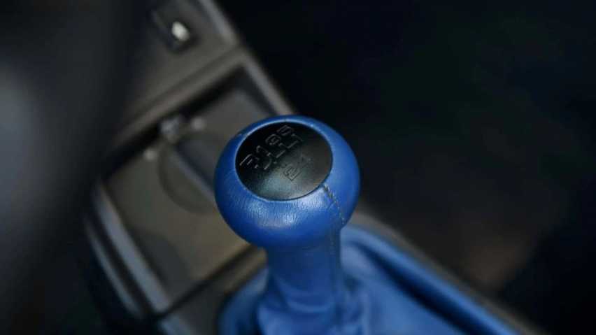 全世界15辆的轻量化超跑!1994年保时捷911插图19