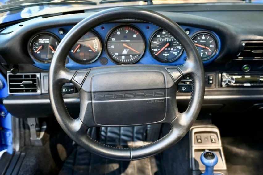 全世界15辆的轻量化超跑!1994年保时捷911插图17