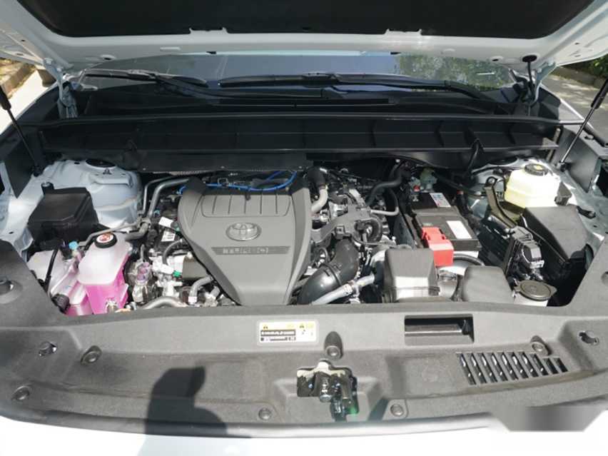 丰田皇冠陆放:5米级大七座SUV 奢享空间 双重动力 全擎来袭插图18 丰田皇冠陆放:5米级大七座SUV 奢享空间 双重动力 全擎来袭