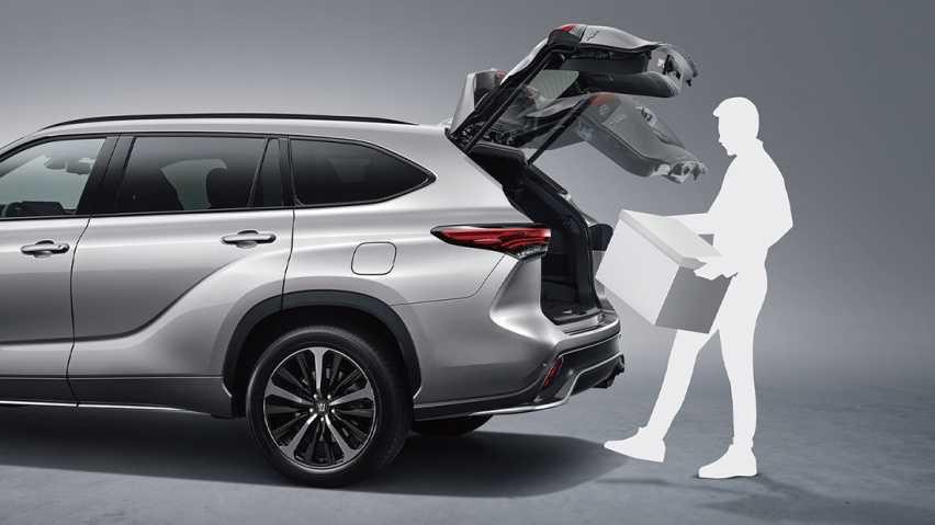 丰田皇冠陆放:5米级大七座SUV 奢享空间 双重动力 全擎来袭插图9 丰田皇冠陆放:5米级大七座SUV 奢享空间 双重动力 全擎来袭