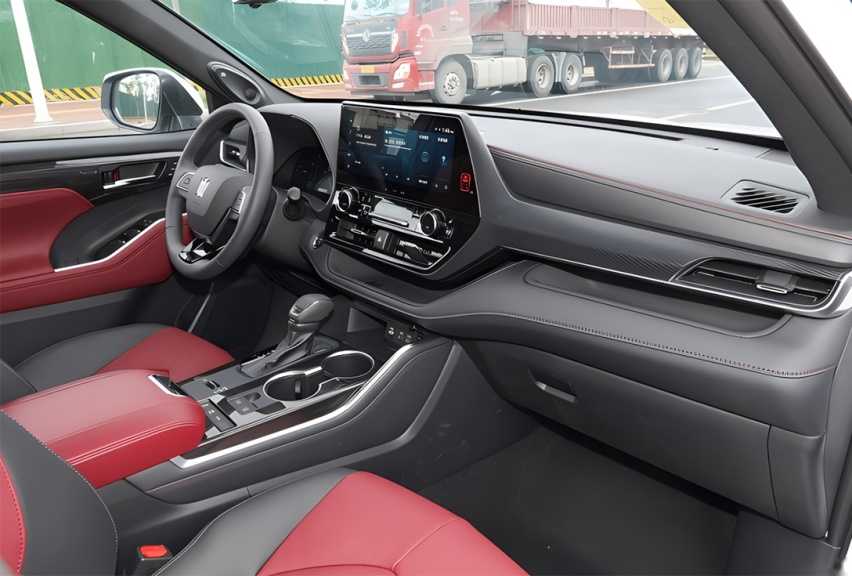 丰田皇冠陆放:5米级大七座SUV 奢享空间 双重动力 全擎来袭插图13 丰田皇冠陆放:5米级大七座SUV 奢享空间 双重动力 全擎来袭