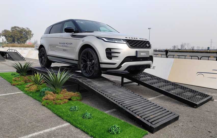 场地越野试驾路虎揽胜极光L,交叉轴滑轮组都无压力,出行好拍档插图10 场地越野试驾路虎揽胜极光L,交叉轴滑轮组都无压力,出行好拍档